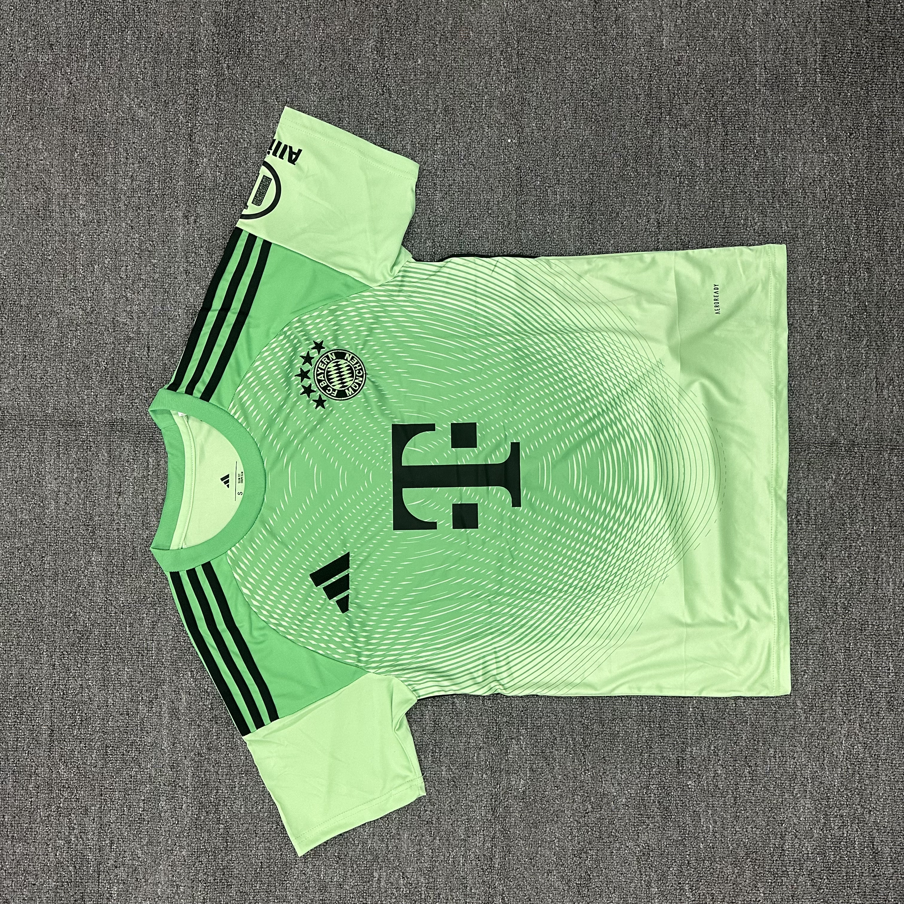 25-26 Bayern green Goalkeeper Jersey 1:1 Thai Quality Football shirt