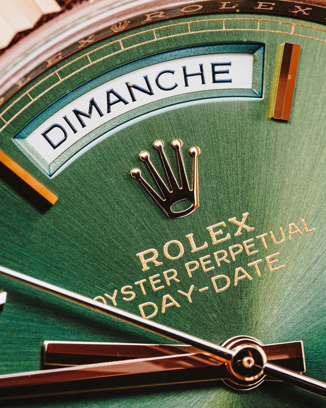 Rolex Day-Date 40mm President Oyster 40 Mm Yellow Gold Green Roman Dial 228238