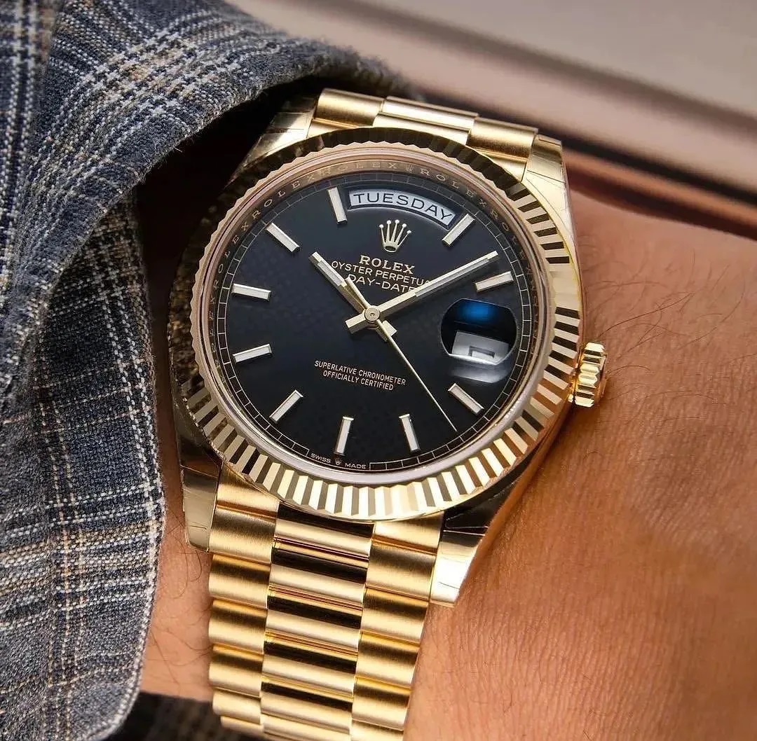 Rolex Day-Date 40mm President Oyster 40 Mm Yellow Gold Green Roman Dial 228238