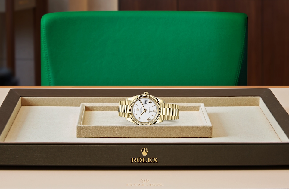 Rolex Day-Date 40mm President Oyster 40 Mm Yellow Gold Green Roman Dial 228238