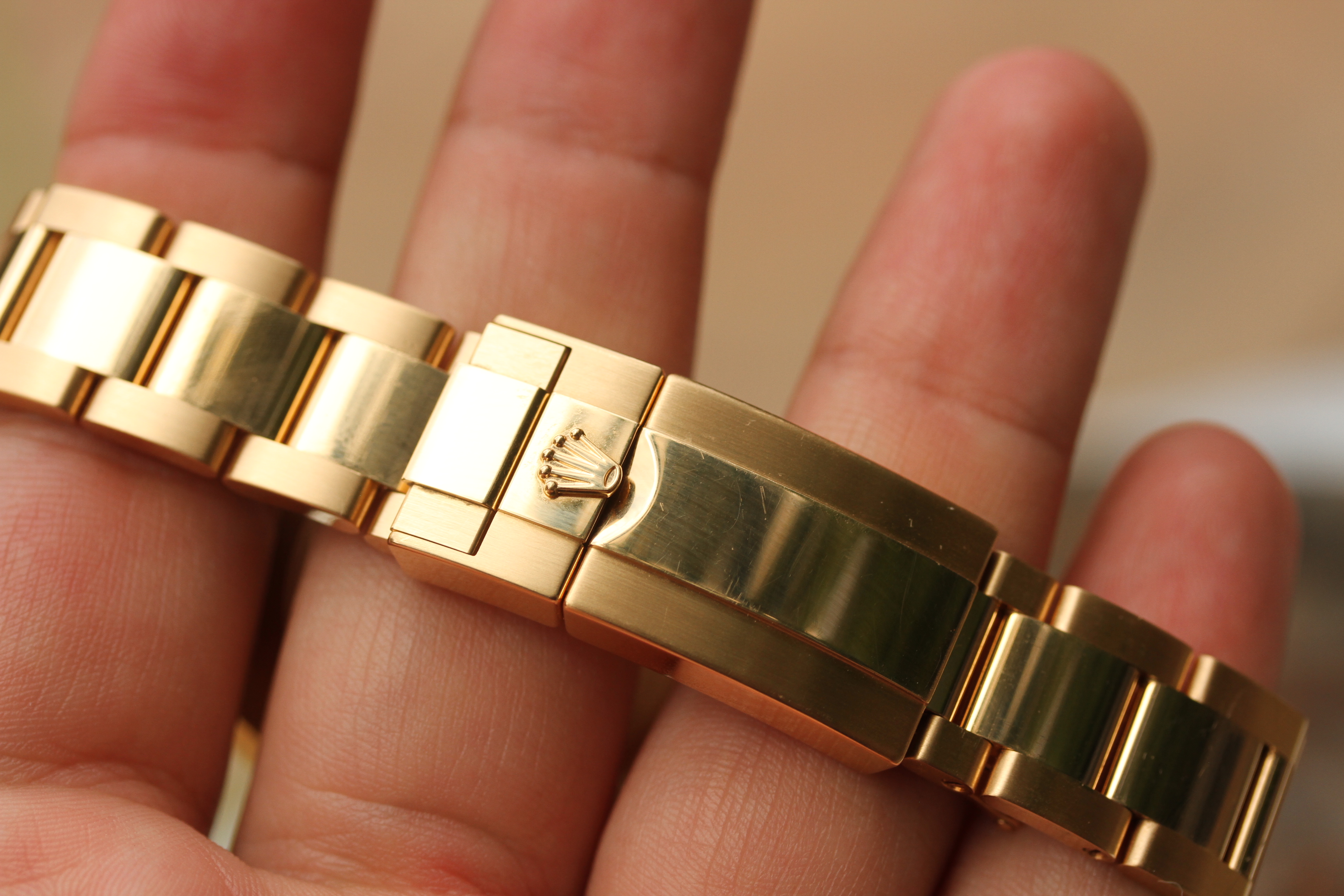 Rolex Daytona 18k Yellow Gold Oyster 40 mm 116508