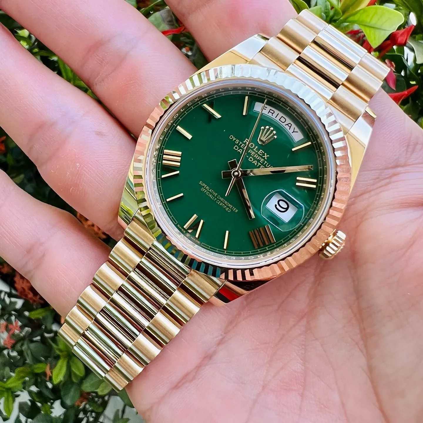 Rolex Day-Date 40mm President Oyster 40 Mm Yellow Gold Green Roman Dial 228238