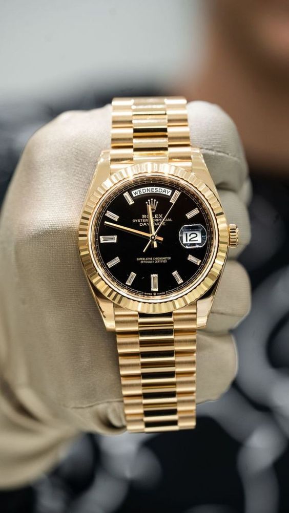 Rolex Day-Date 40mm President Oyster 40 Mm Yellow Gold Green Roman Dial 228238