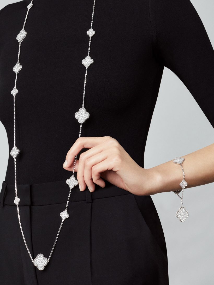 Magic Alhambra long necklace, 16 motifs