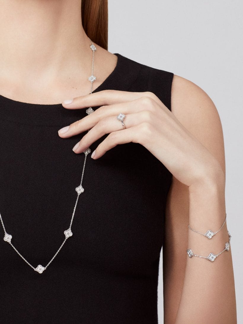 Sweet Alhambra long necklace, 16 motifs