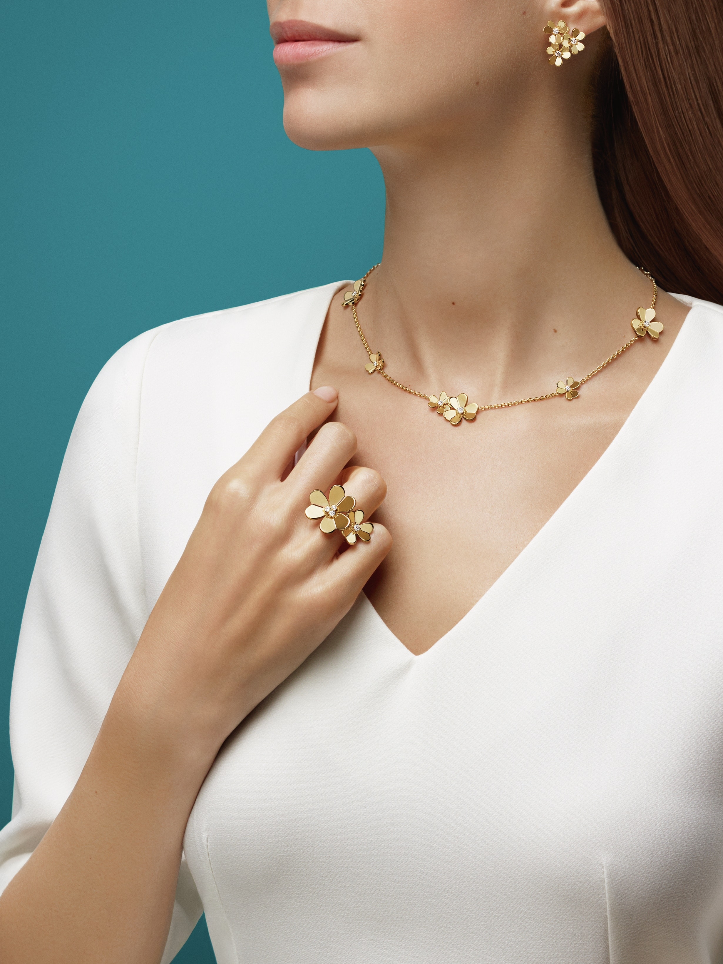 Frivole Between the Finger Ring