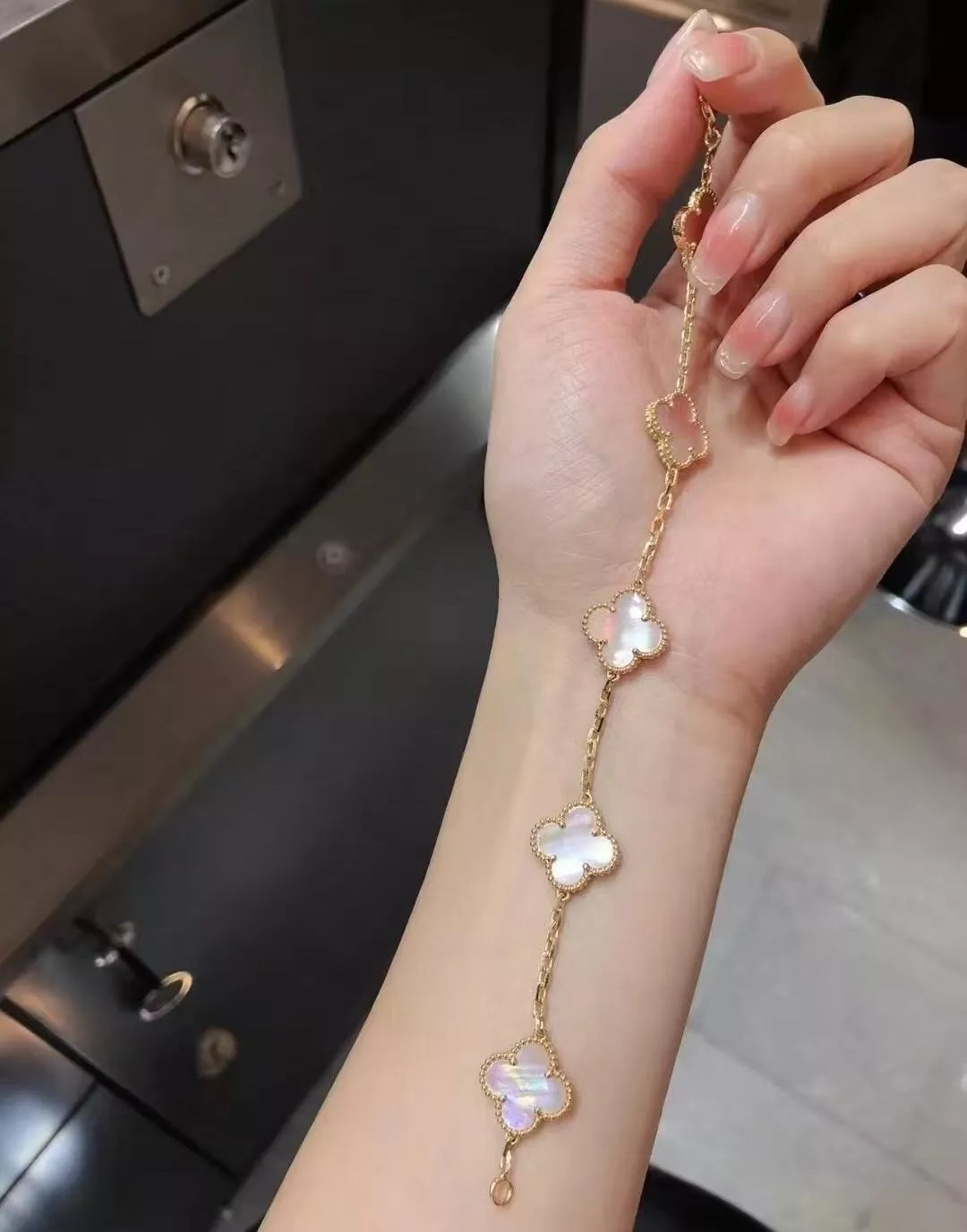 VCA 18k pink Mother-of-pearl Clover bracelet