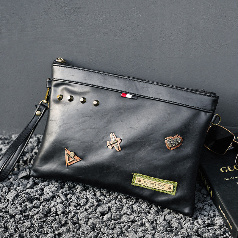 Horizontal Fashion Brand Rivet Casual Clutch