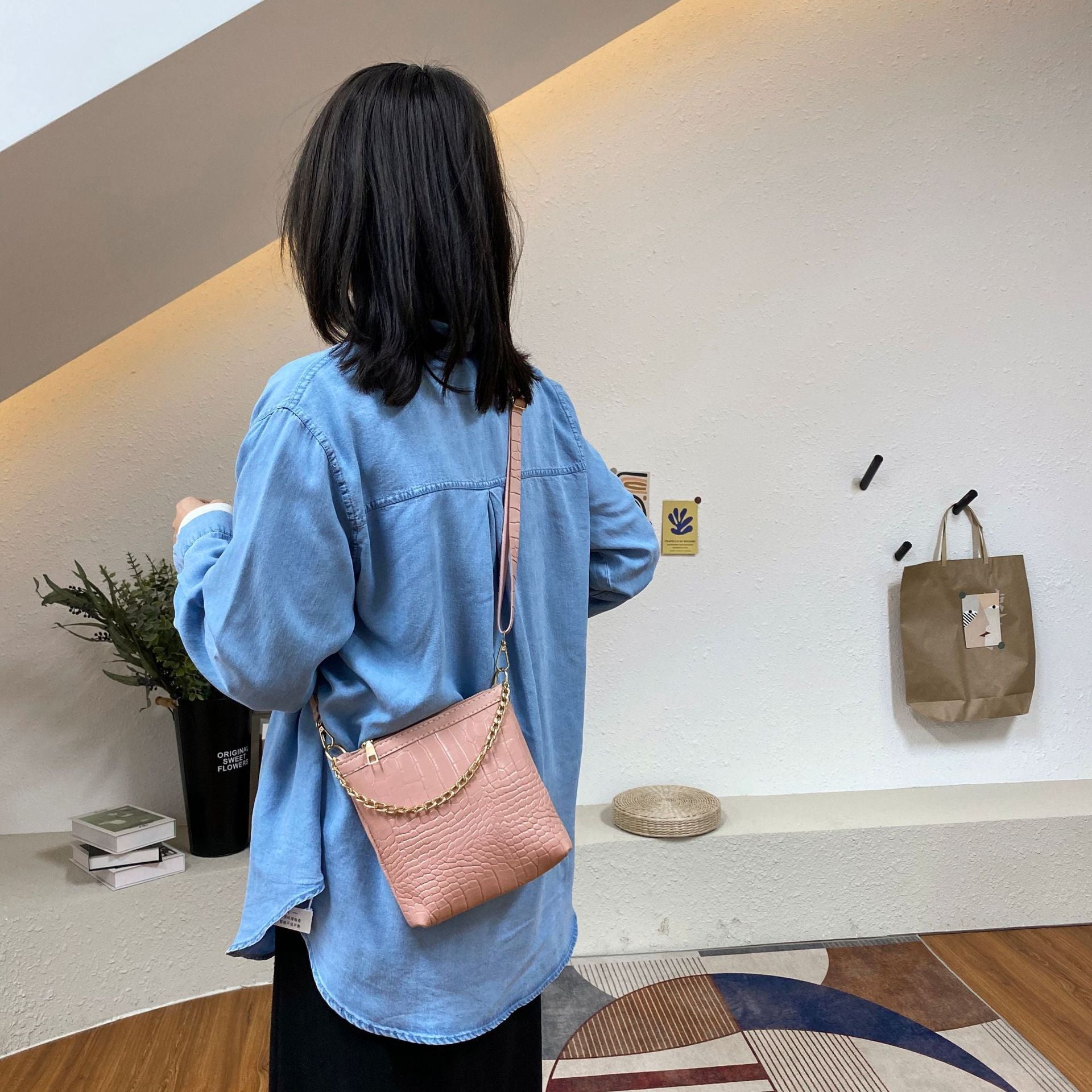 Women's New Fashion Korean Version Of Stone Shoulder Bag Messenger Bag Fashion Armpit Bag Small Square Bag