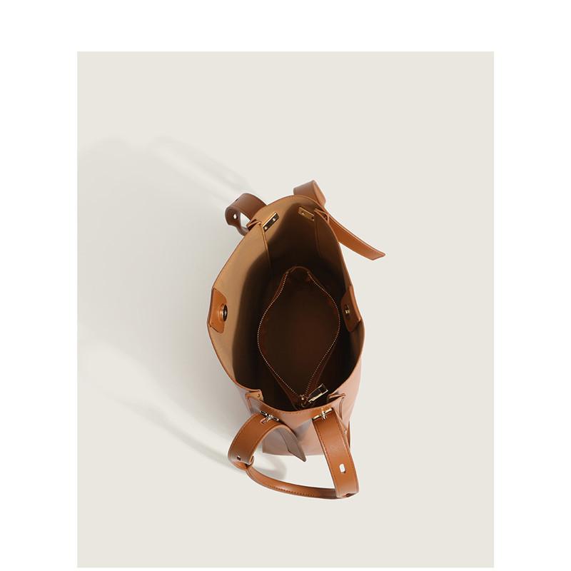 Retro Large-capacity Bag Women's Fashion Bucket Bag Texture Small Group Underarm Bag Joker Messenger Bag