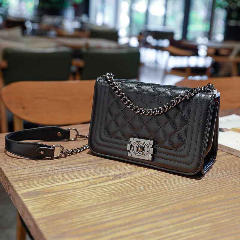 Classic Diamond Chain Clutch