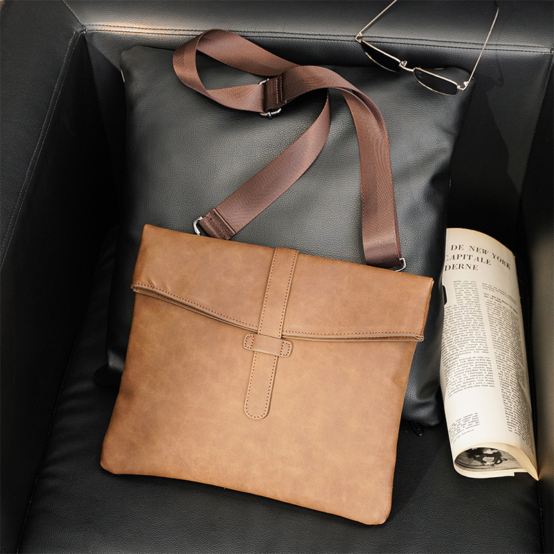 Men's Japanese And Korean Retro Fashion Casual Soft Leather Shoulder Messenger Bag