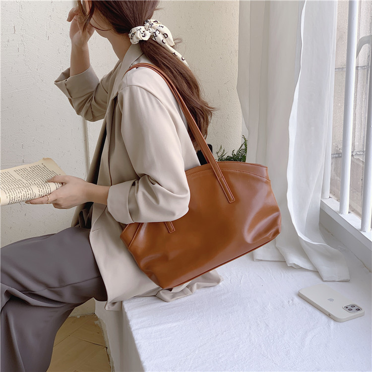 Large Capacity Paraffin Leather Commuter Tote