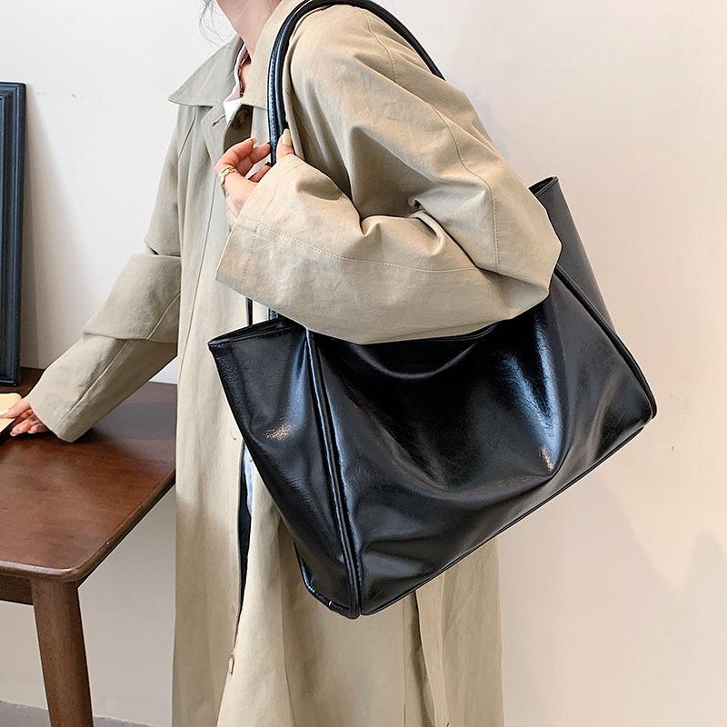 Retro Minimalist Large-Capacity Tote Bag