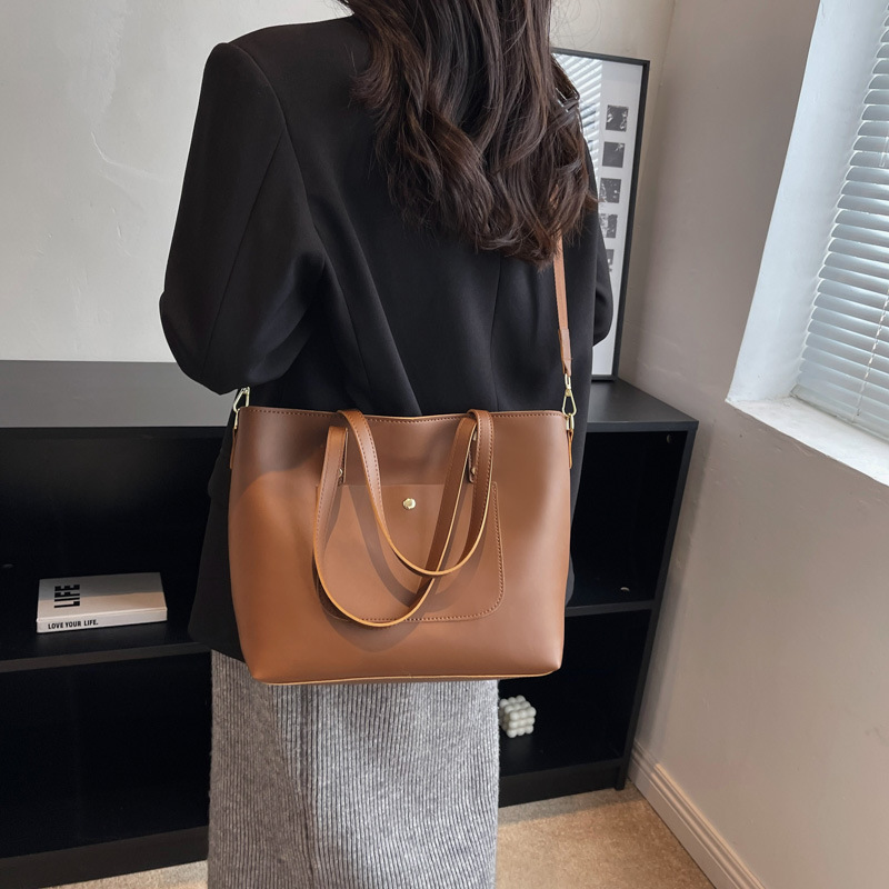 Simple Large Capacity Tote