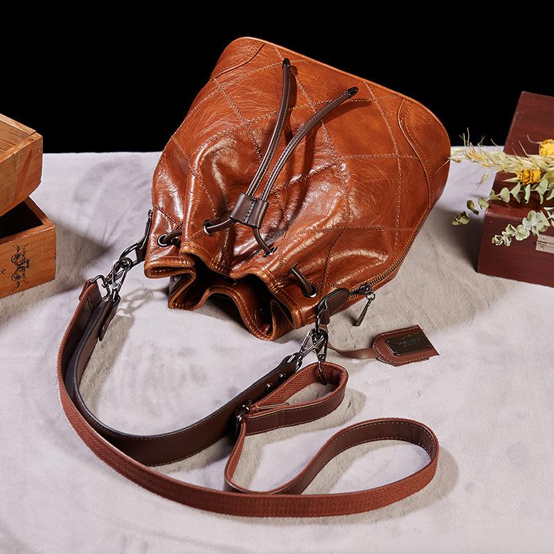 Retro Fashion Shoulder Slung Large Capacity Cable Embroidered Plaid Bucket