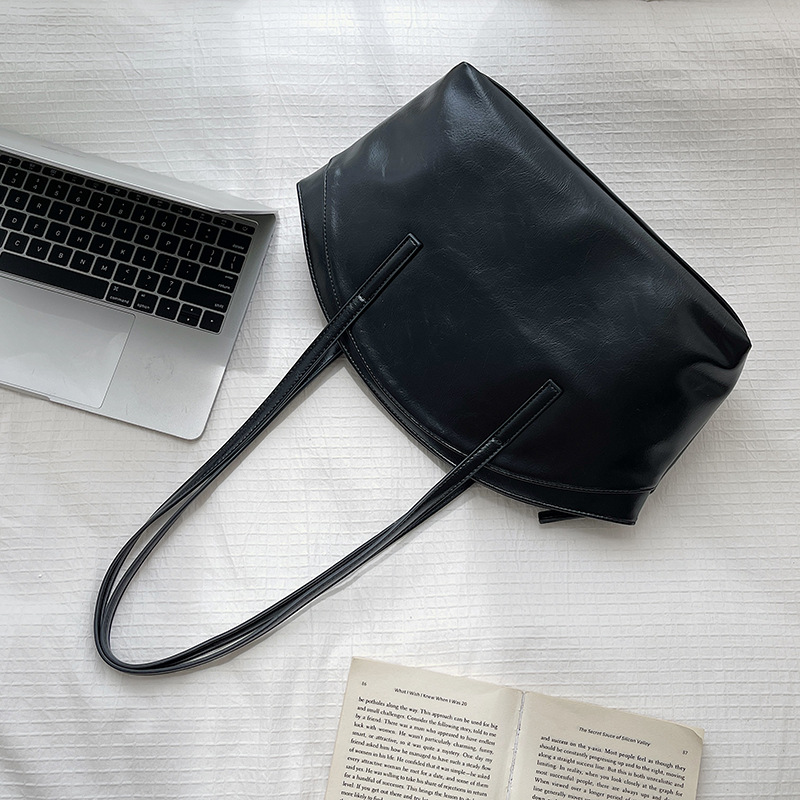 Large Capacity Paraffin Leather Commuter Tote