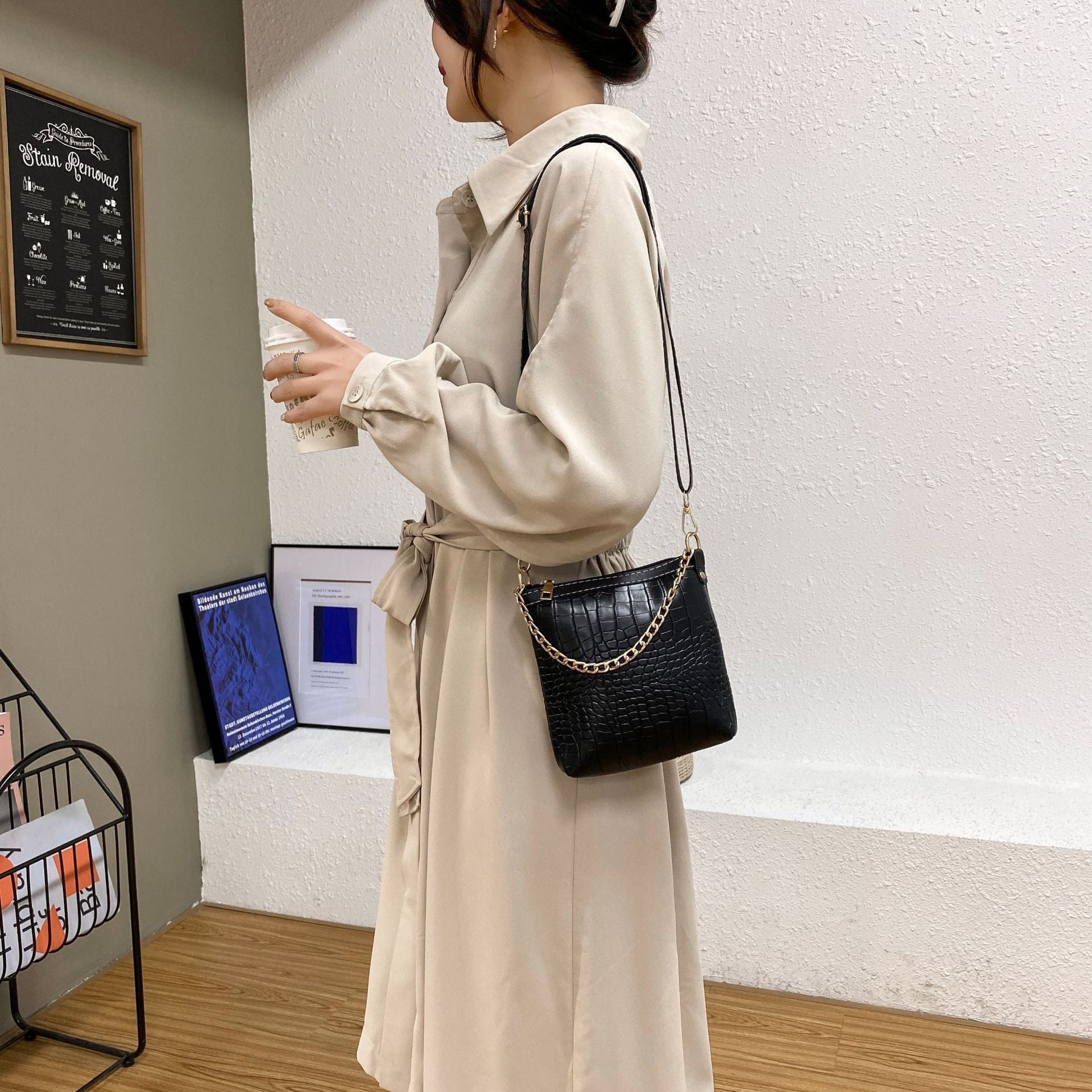 Women's New Fashion Korean Version Of Stone Shoulder Bag Messenger Bag Fashion Armpit Bag Small Square Bag