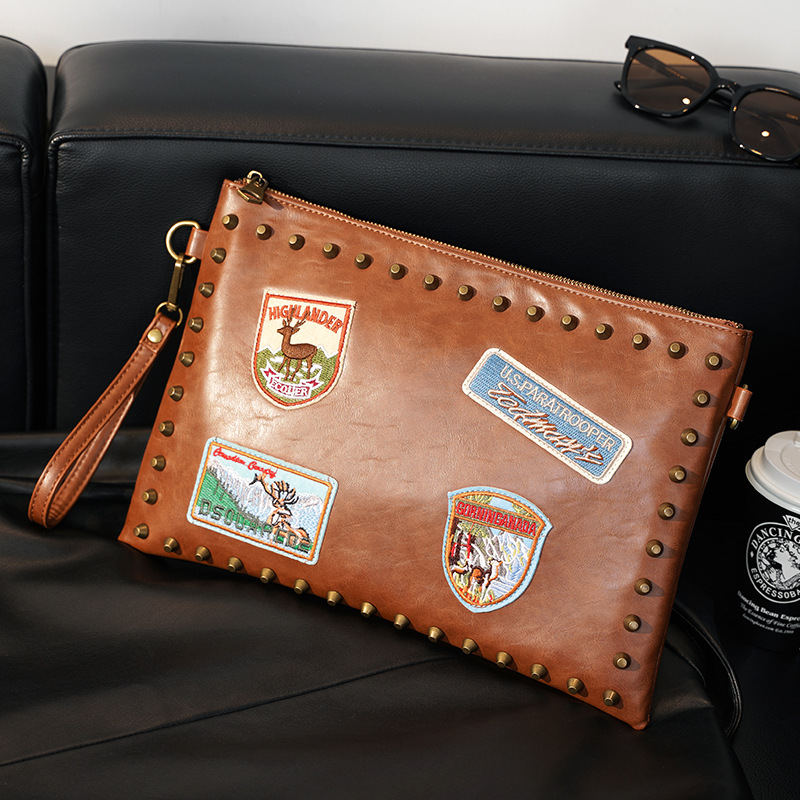 Fashion Fashion Brand Rivet Badge Clutch