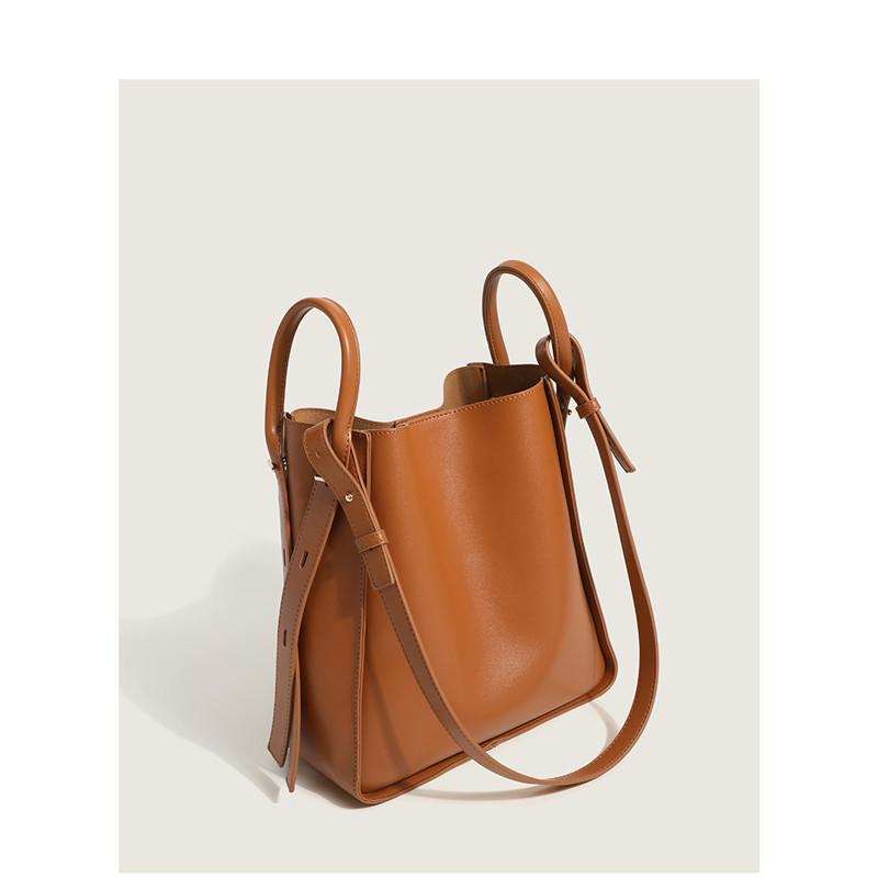 Retro Large-capacity Bag Women's Fashion Bucket Bag Texture Small Group Underarm Bag Joker Messenger Bag