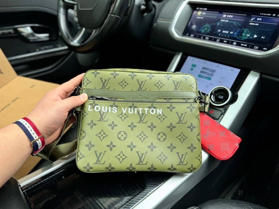 Louis Vuitton M23783 Trio Messenger - SILKROAD