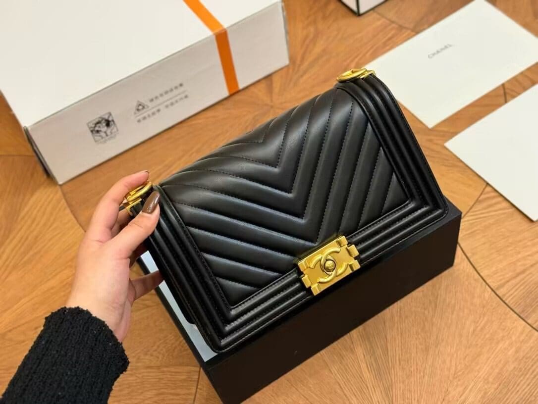 CHANEL Calfskin Chevron Quilted Medium Boy Flap Black - SILKROAD