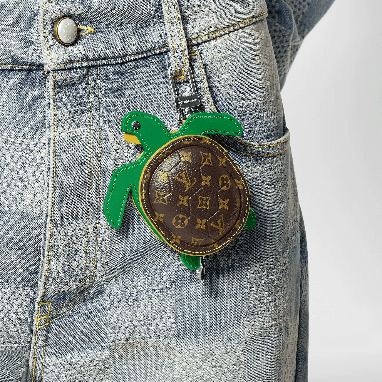 Louis Vuitton M01471 LV Turtle Pouch Bag Charm - SILKROAD