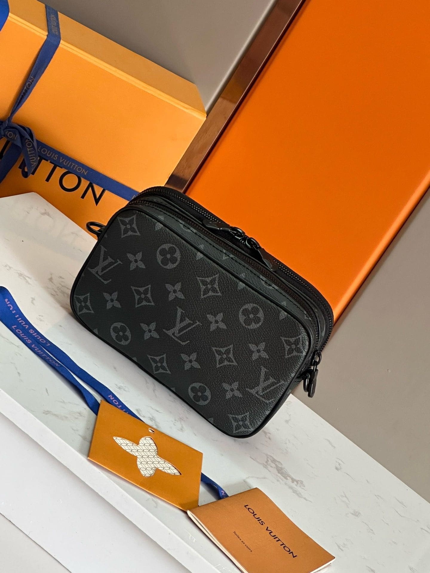 Louis Vuitton M82542 Alpha Wearable Wallet - SILKROAD