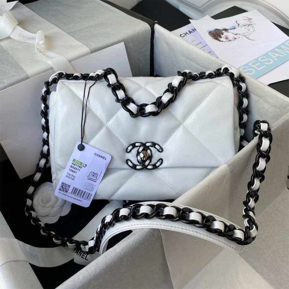 CHANEL 19 HANDBAG AS1160 - SILKROAD