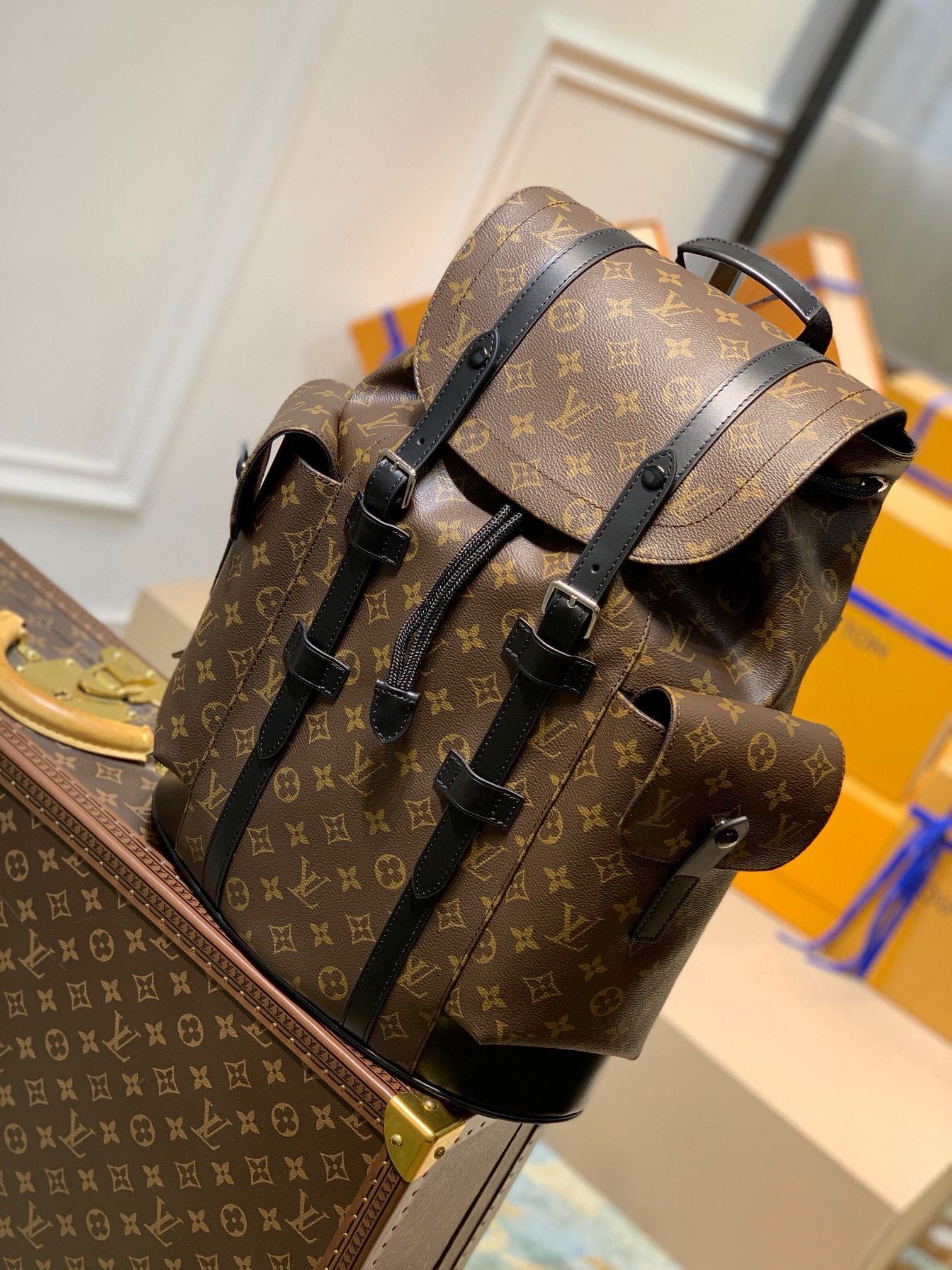 Louis Vuitton M43735 Christopher MM - SILKROAD