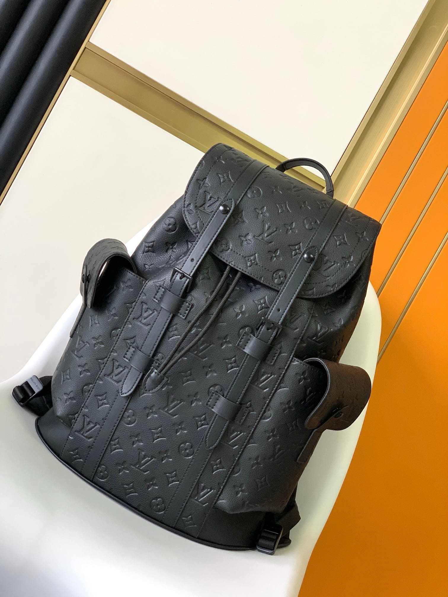 Louis Vuitton M55699 Christopher MM - SILKROAD
