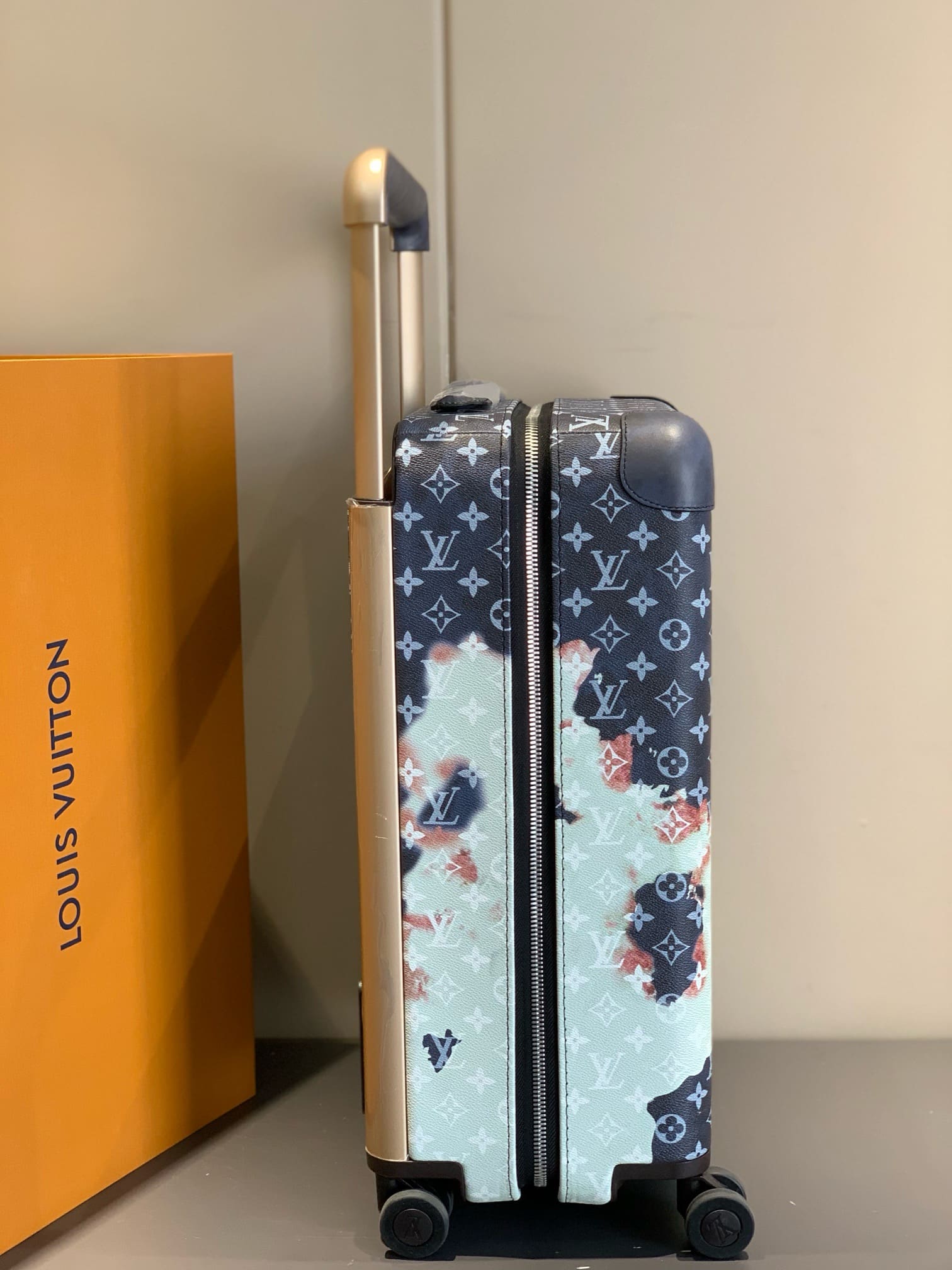 Louis Vuitton M10289 Horizon 55 - SILKROAD