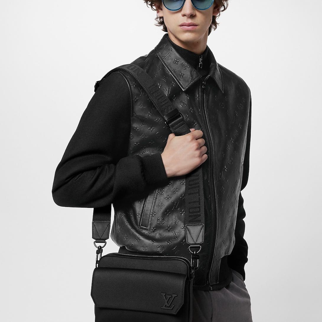 Louis Vuitton M22482 Fastline Messenger - SILKROAD