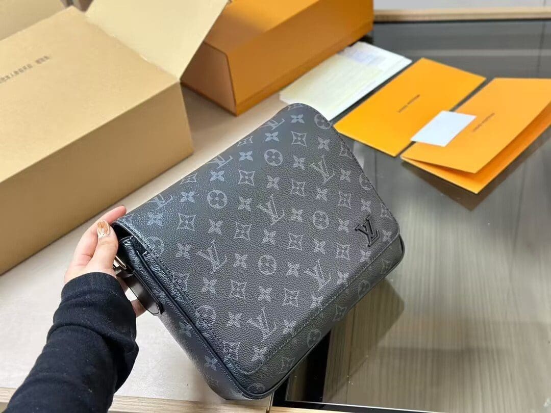 Louis Vuitton DISTRICT Small Messenger Bag M46255 - SILKROAD
