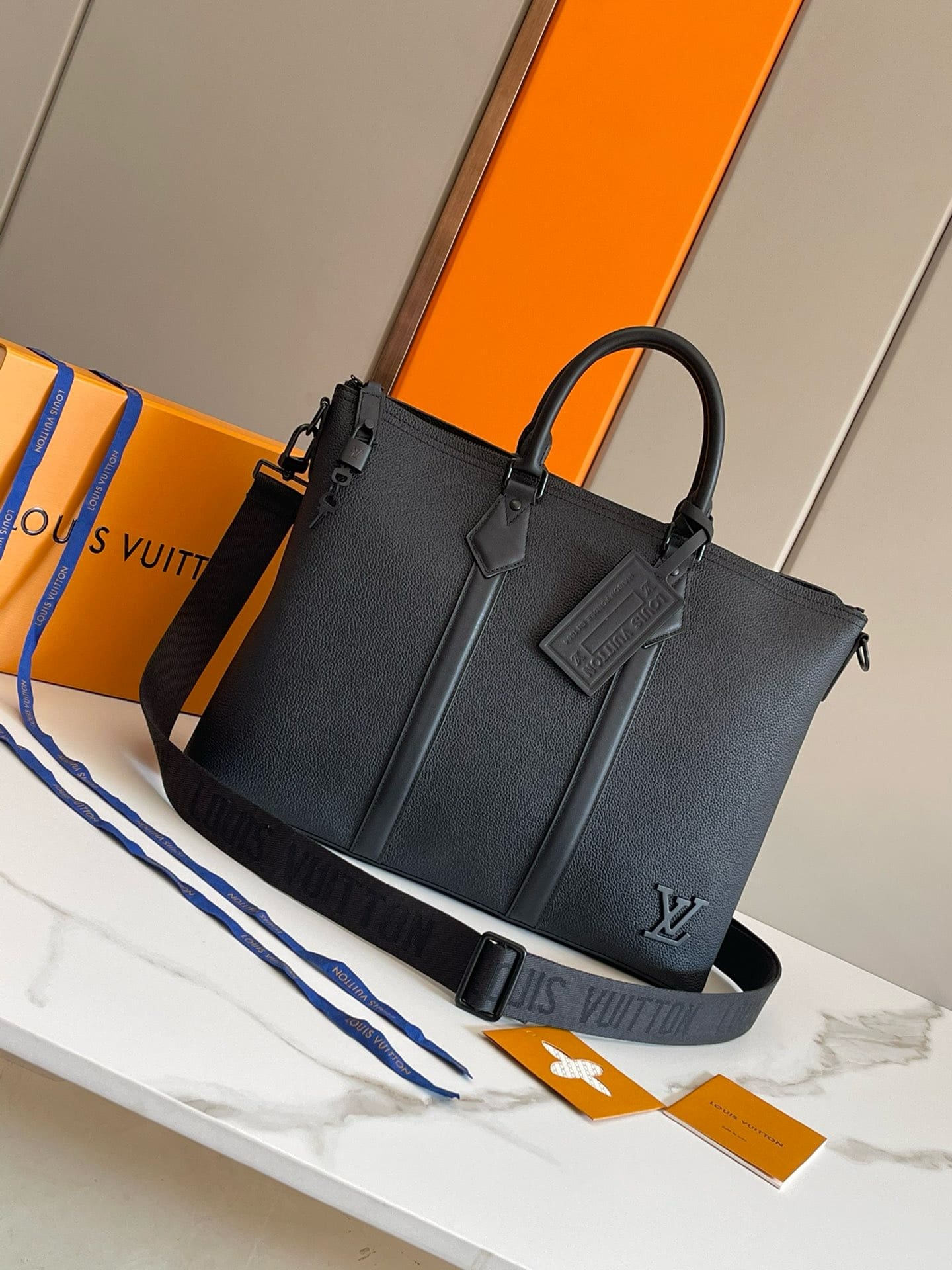 Louis Vuitton M59158 LOCK IT TOTE - SILKROAD
