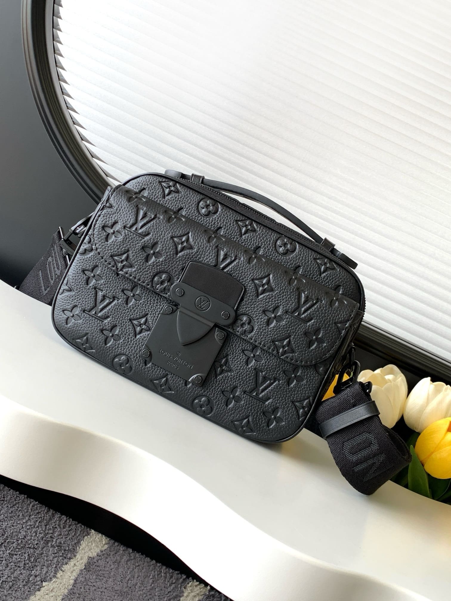 Louis Vuitton M58489 S Lock Messenger - SILKROAD
