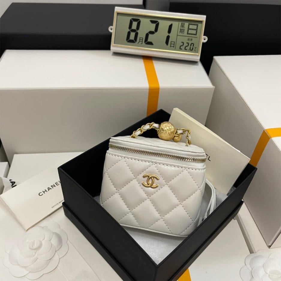Chanel SMALL VANITY WITH CHAIN AP1447 - SILKROAD