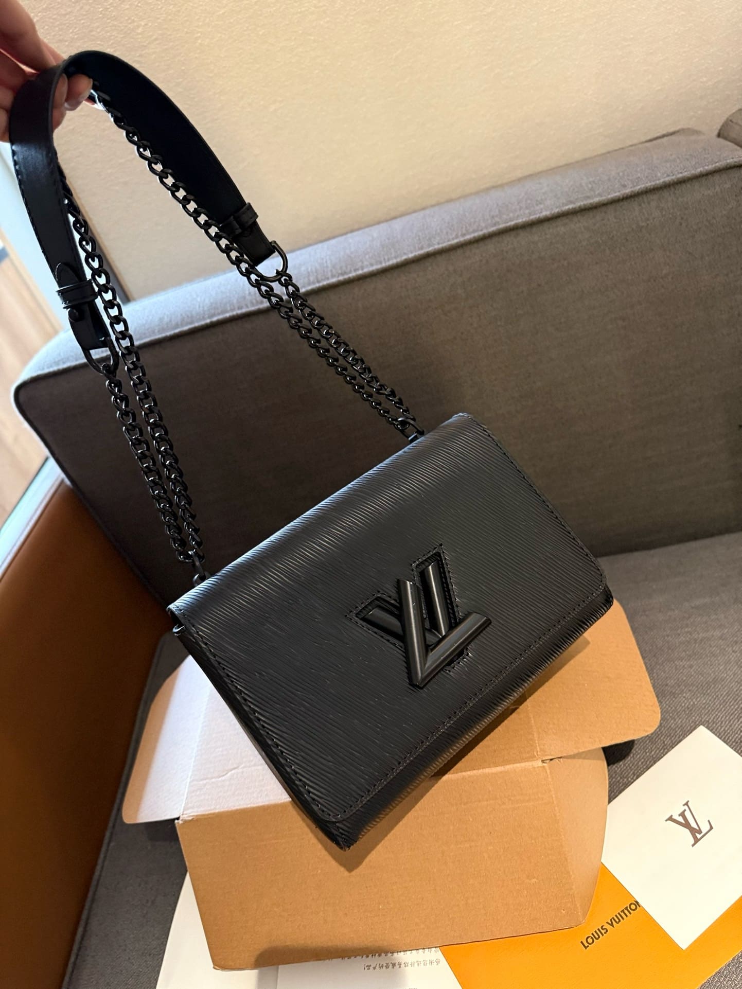 Louis Vuitton M25325 Twist MM - SILKROAD