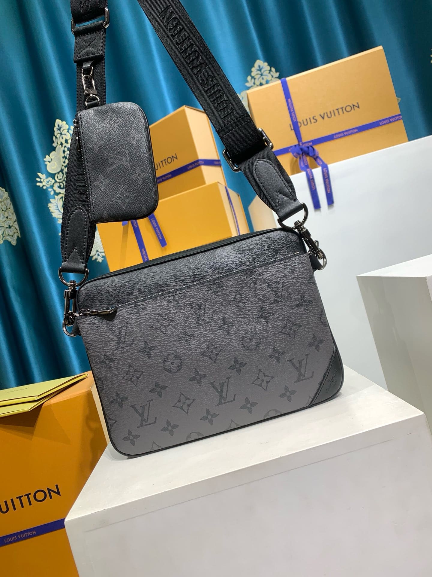 Louis Vuitton M69443 Trio Messenger - SILKROAD