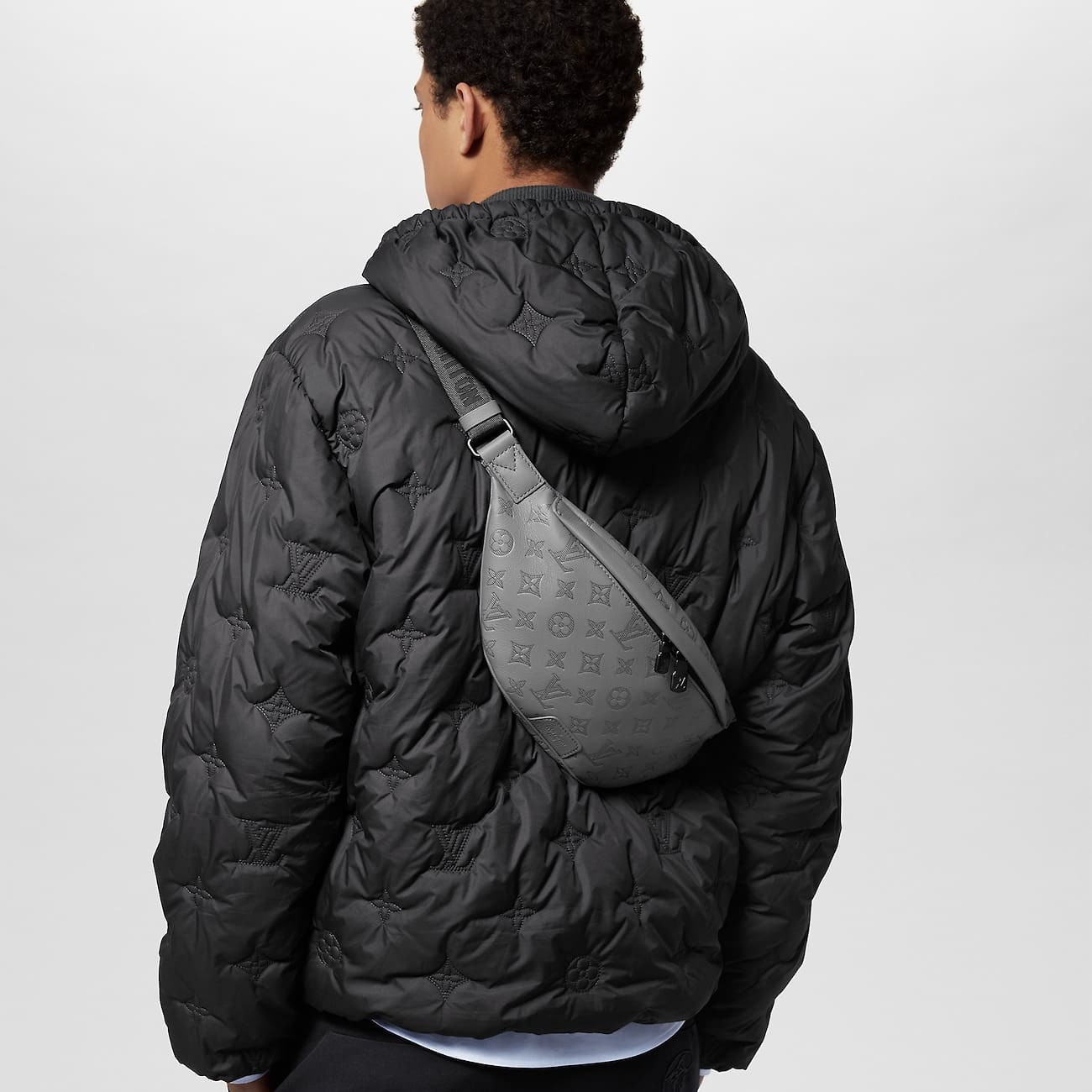 Louis Vuitton M46108 Discovery Bumbag - SILKROAD