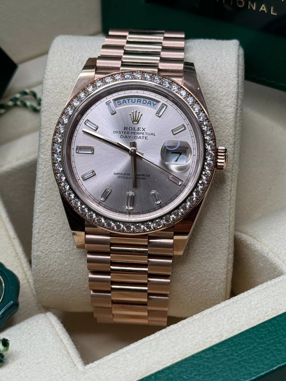 【Super Clone】RLX Day-Date 40mm Sundust Diamonds Dial 228345rbr-0007 - SILKROAD
