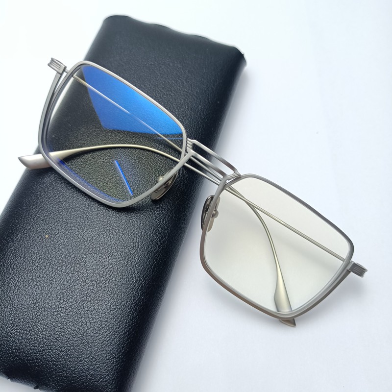 DITA125纯钛银灰色 镜片宽54 重12克不含镜片