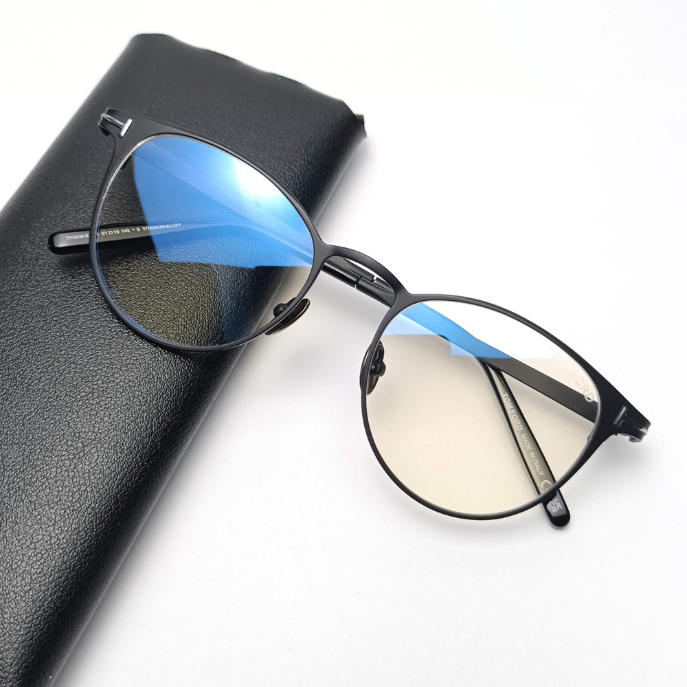 纯钛汤姆福特 重13.6克 镜片宽51 型号5936