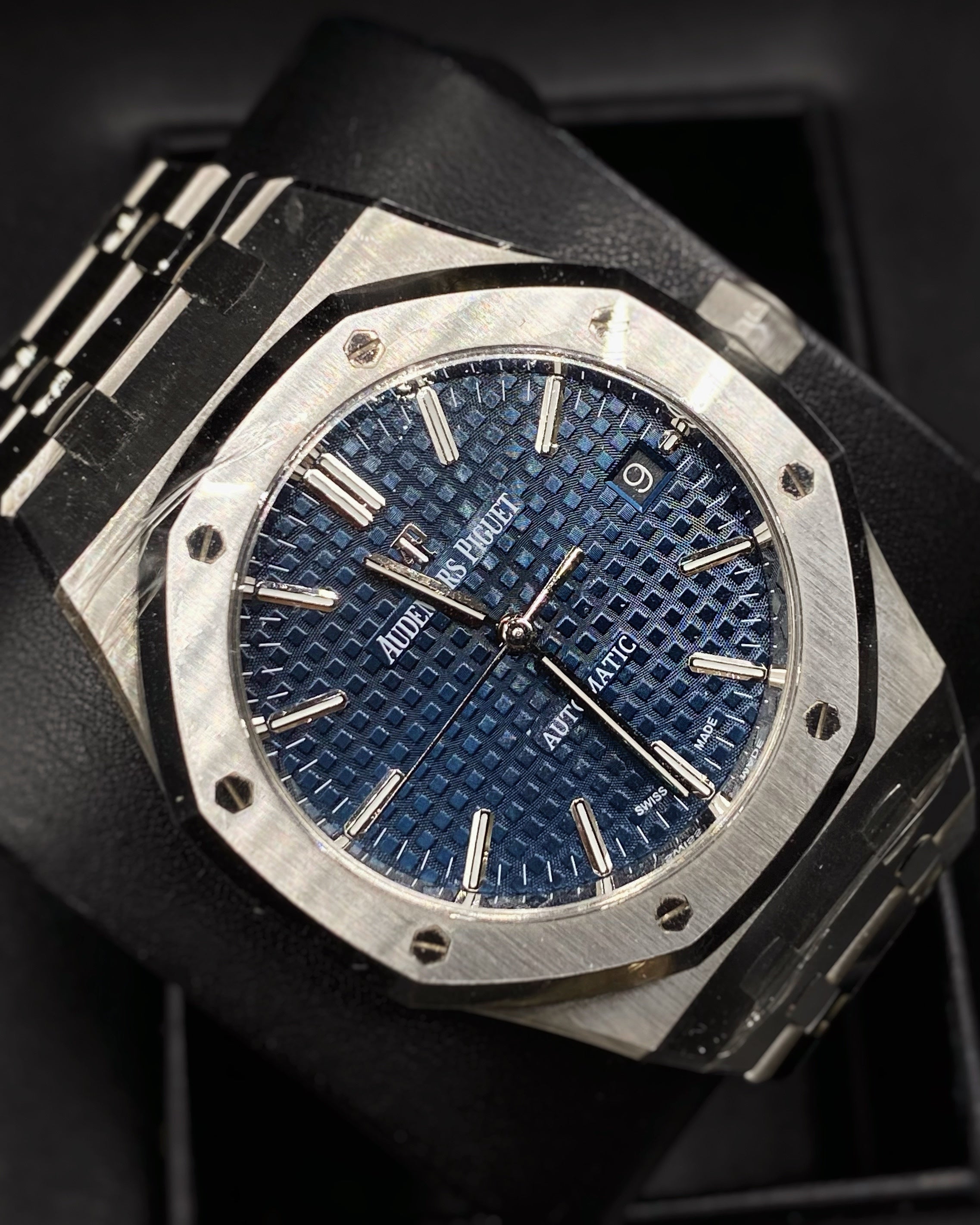 Audemars Piguet Royal Oak Selfwinding Blue dial, 37mm, Stainless steel, 15450ST.OO.1256ST.03