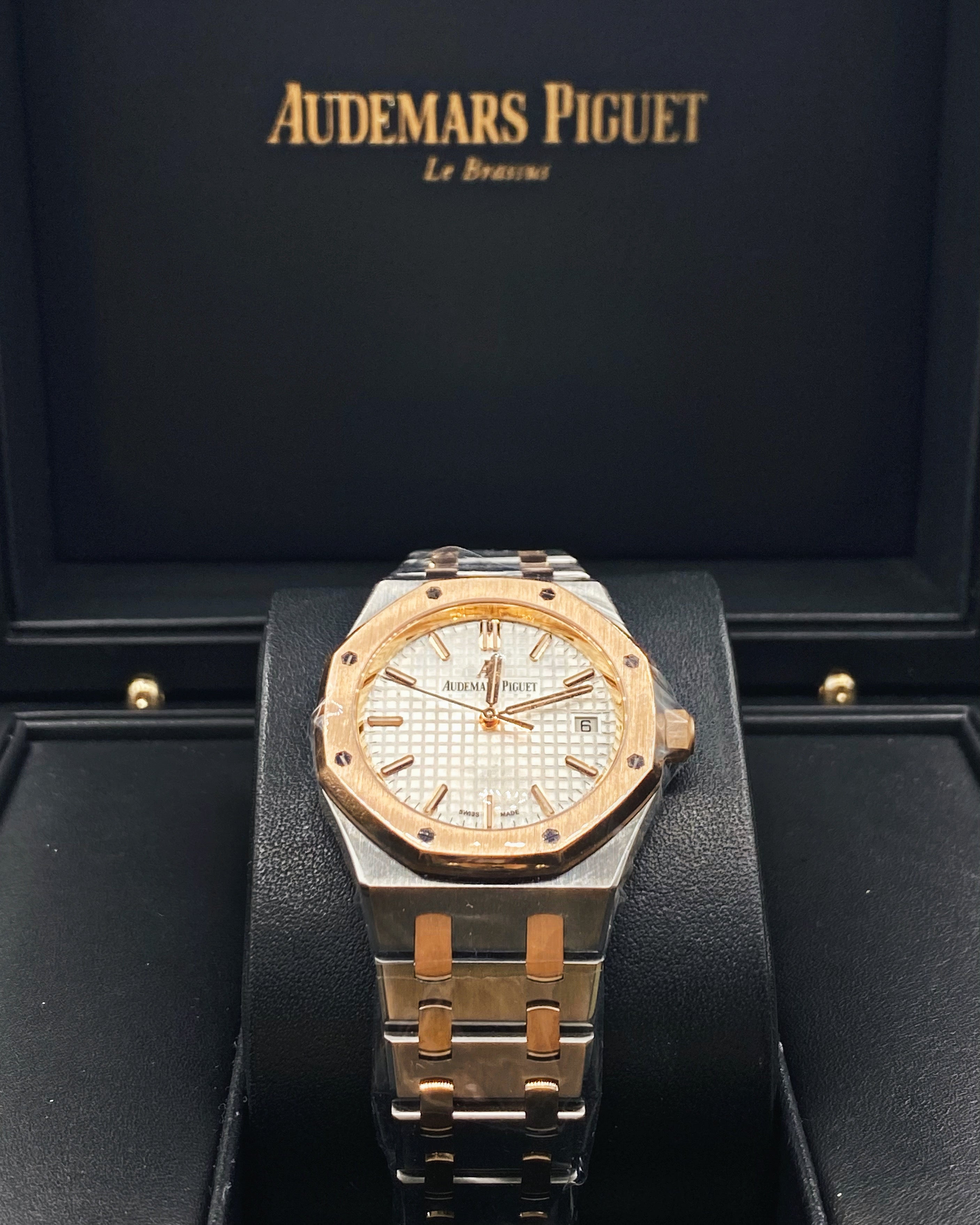 Audemars Piguet Royal Oak Selfwinding Silver dial, 37mm, Steel and 18k Rose gold,