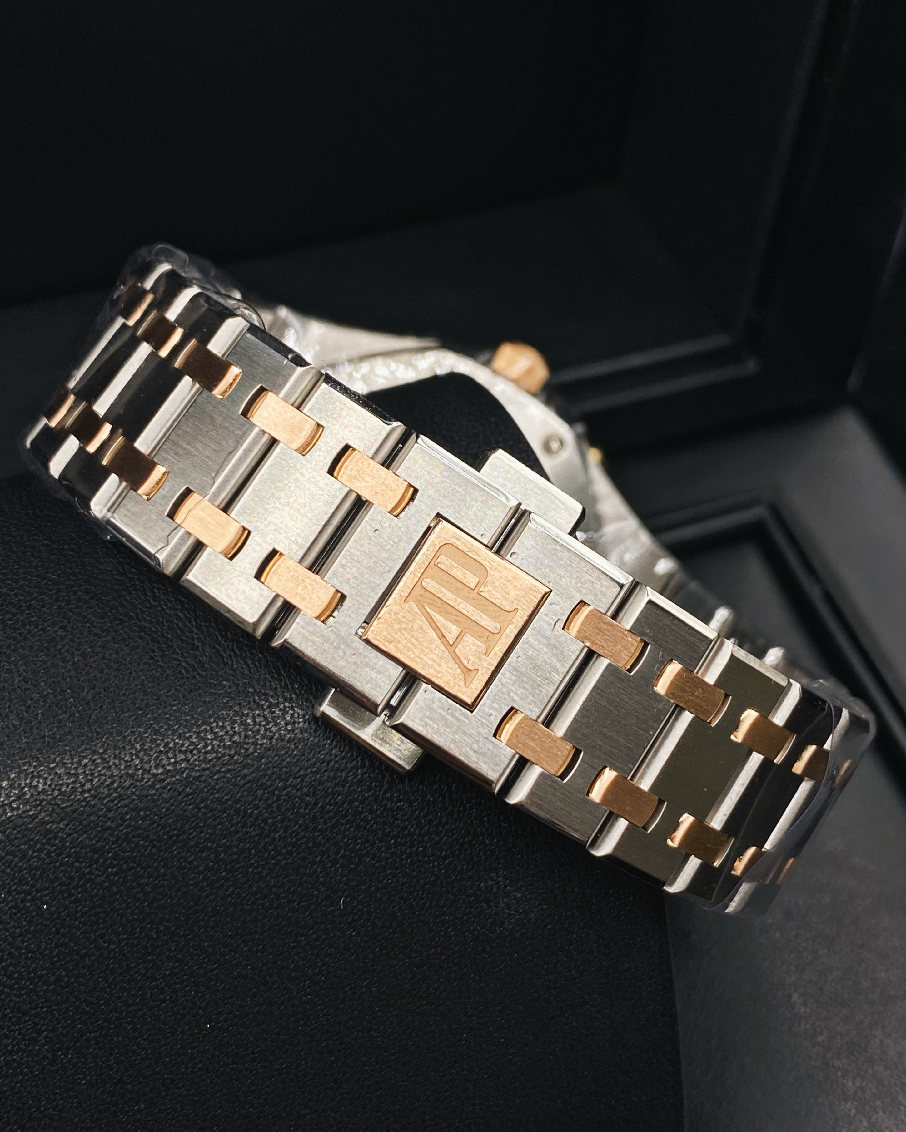 Audemars Piguet Royal Oak Selfwinding Silver dial, 37mm, Steel and 18k Rose gold,