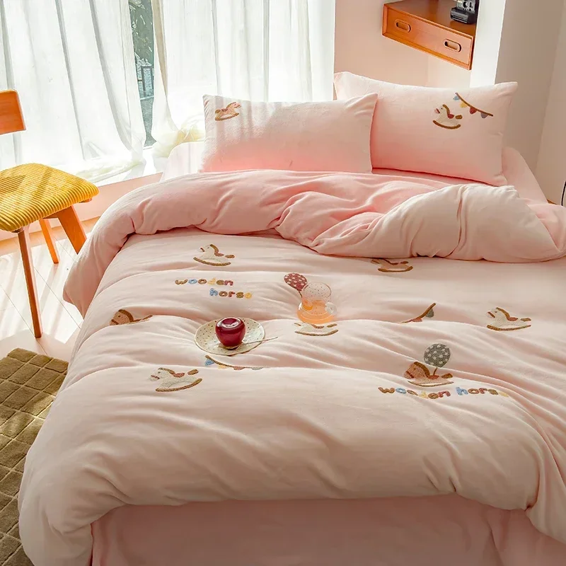 New High-End Embroidered Warm Winter Bedding Set Milk Fleece Warmth Duvet Cover Set with Sheet Cozy Quilt Cover and Pillowcases