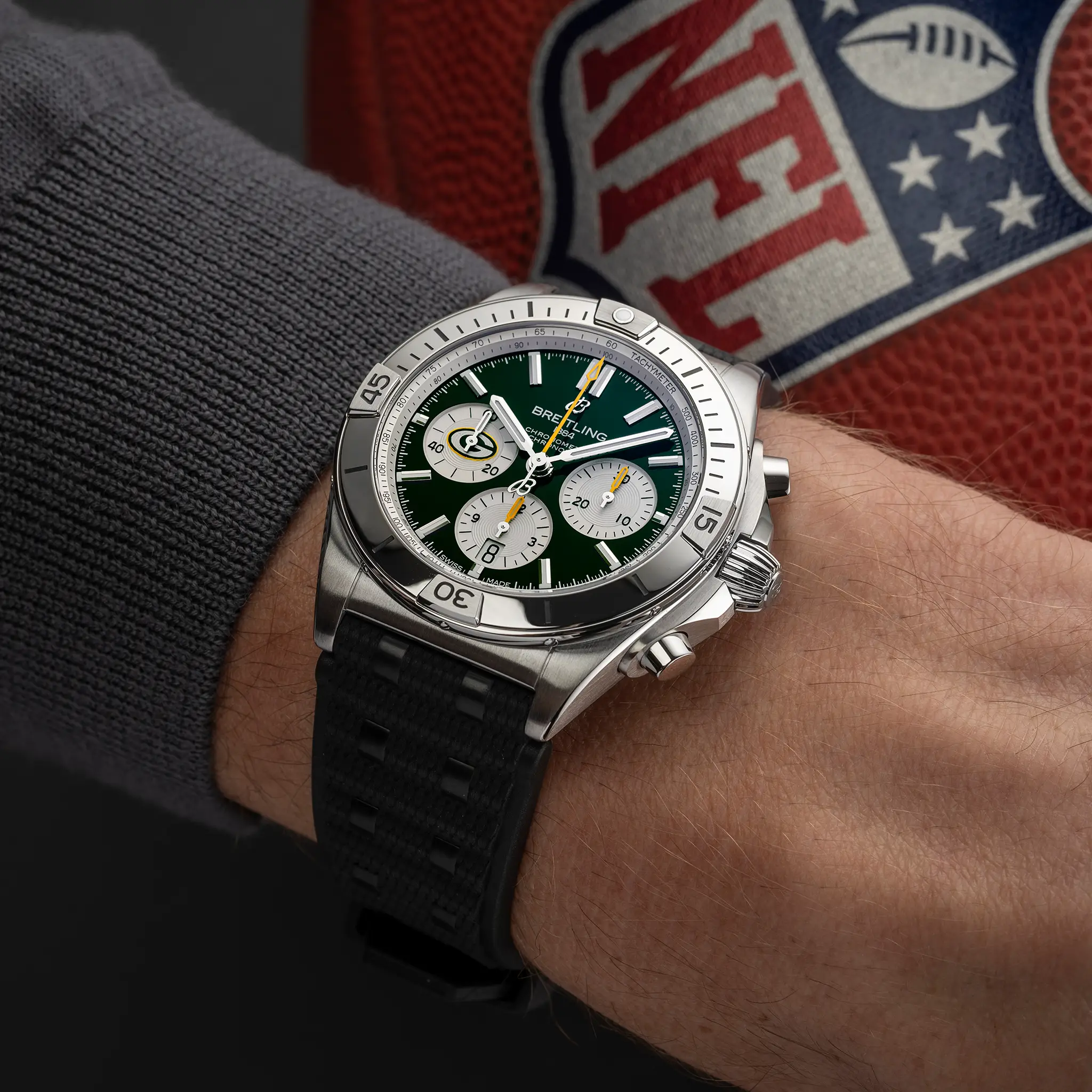 Breitling Chronomat B01 42 NFL Green Bay Packers Edition AB01342B1L1S1