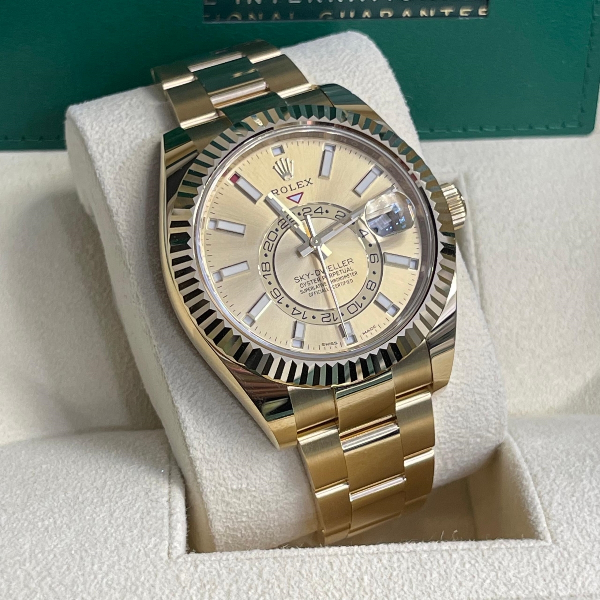RLX  Sky-Dweller 42mm 336938-0001/0004 Yellow Gold Champagne Dial Jubilee