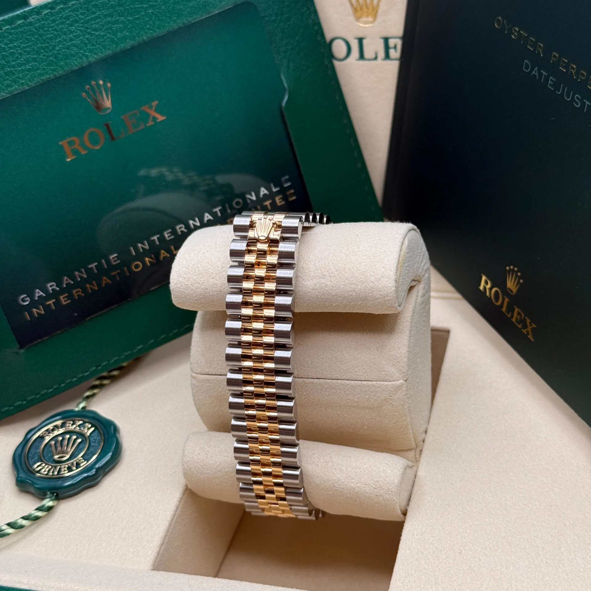 RLX Datejust m278273-0027/0028 31mm White Mother-of-Pearl Dial Stainless Steel and Yellow Gold Oyster Watch